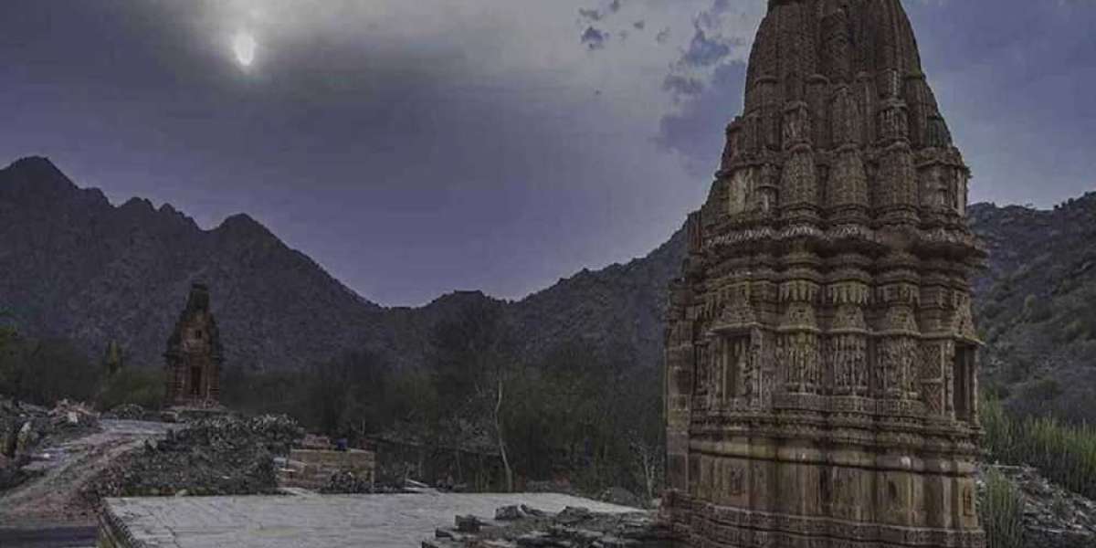 Mysterious Fact: Anyone Who Stays Overnight in This Temple Turns to Stone...